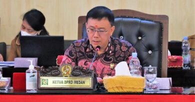 Ketua DPRD Kota Medan, Hasyim SE, pada saat memimpin rapat di DPRD Kota Medan. (ist/red)