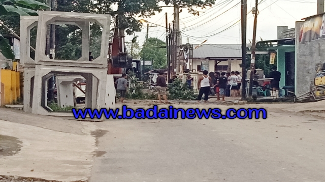 Parah, pengerjaan proyek drainase yang berlangsung di Jalan Menteng II, Kelurahan Binjai, Kecamatan Medan Denai, tak ada plang bertuliskan sedang ada proyek dan dipenuhi dengan abu. (Jhonson Siahaan)