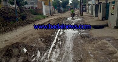 Kondisi Jalan Menteng II, Pasar Merah, yang rusak dan kupak-kapik akibat pengerjaan proyek drainase (gorong-gorong) ditengah badan jalan yang memakan waktu lama. (Jhonson Siahaan)