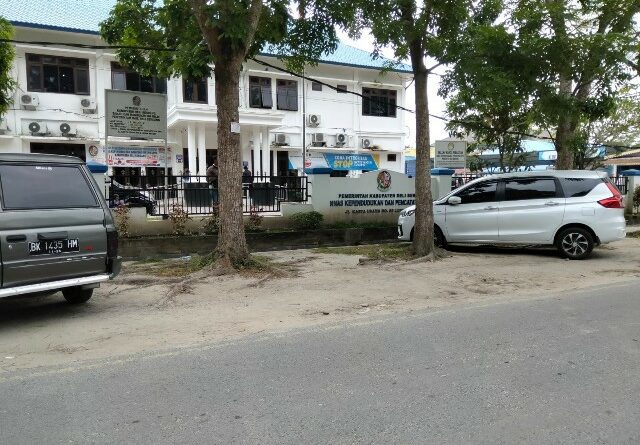 Halaman depan Kantor Disdukcapil Deli Serdang. (Jhonson Siahaan)