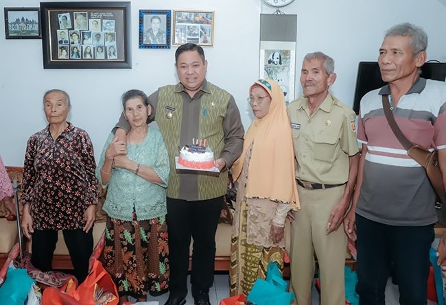 Bupati Dairi Beri Kejutan Bagi Pejuang di Hari Veteran Nasional