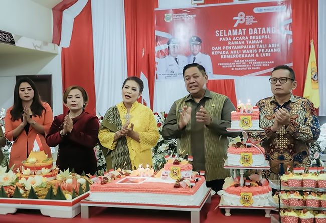 Keseruan Jamuan Makan Malam Bupati Dairi dengan Paskibraka dan Anggota LVRI