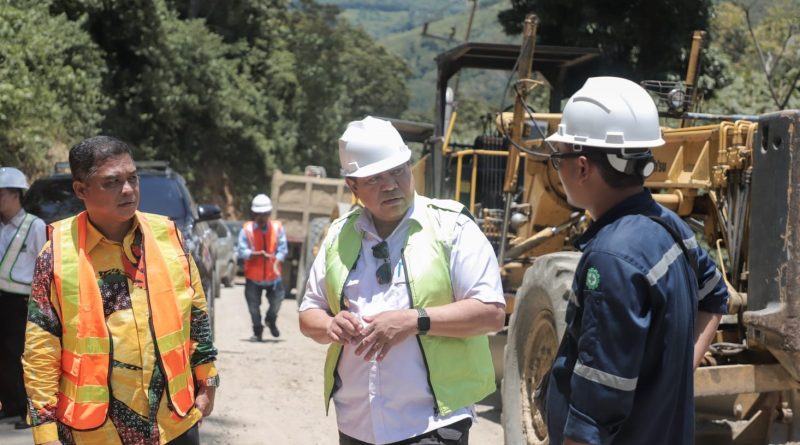 Tinjau Jalan Kuta Buluh – Lau Perimbon, Bupati Dairi Harapkan Adanya Peningkatan Ekonomi