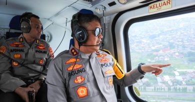 Kapolda Sumut Bersama Danlantamal Patroli Perairan Belawan Dari Udara