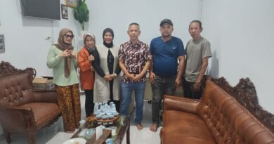 Ketua Pewarta Melaksanakan Giat Jum’at Barokah Berbagi Sembako Kepada Pengurus Dan Anggota