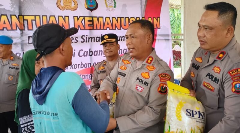 Kapolres Simalungun Turun Langsung, Salurkan Bantuan Kemanusiaan Bagi Korban Angin Puting Beliung Di Pematang Bandar