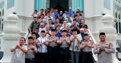 Irjen Pol Sonny Sholat Jumat Di Masjid Raya Al-Mashun Ajak Masyarakat Perangi Narkoba Dan Jaga Kamtibmas